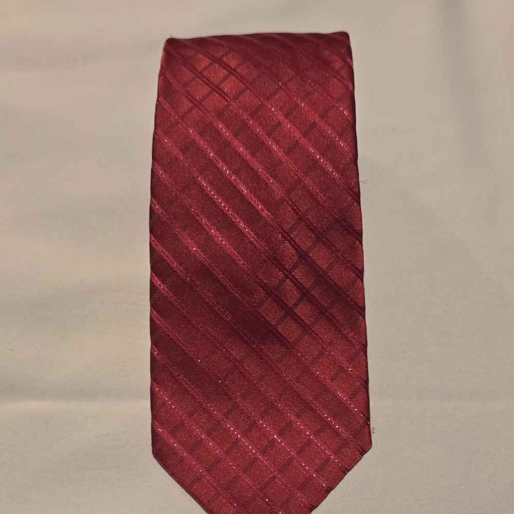 Elegant Burgundy Checkered Men's Tie